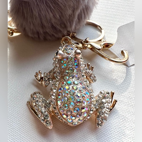 Frog keychain with multicolor crystals and gray pompom. In green or white. GREEN - Picture 4 of 4